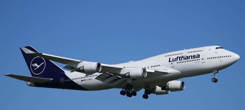 Por que os aviões ainda usam disquetes? Guia definitivo sobre tecnologia legada, certificação e segurança na aviação - Imagem do artigo original